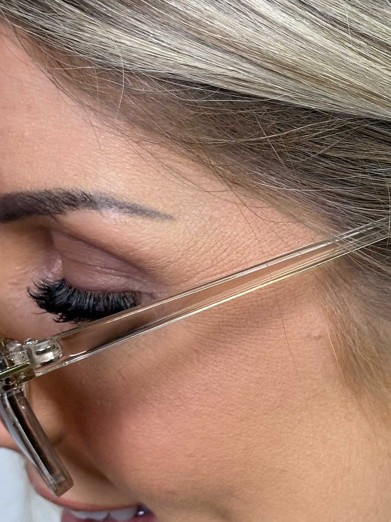 Madison - Solbriller med smalt stel og gulddetaljer